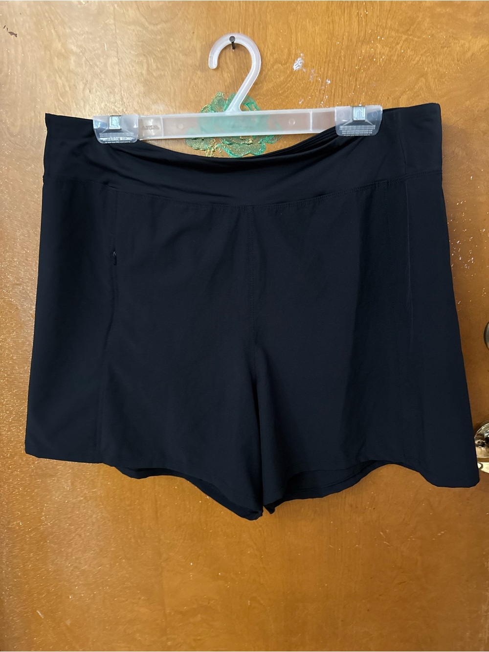 Hurley Black polyester shorts. With zipper pocket - Picture 2 of 5